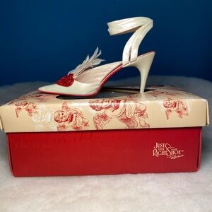 Just The Right Shoe "HEARTS AFLUTTER" #25440, 2003 by Raine
